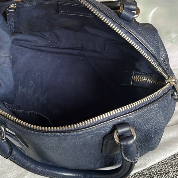 Marc by Marc Jacob’s New Q Legend Satchel bag in Navy with Silver metalware - Picture 13 of 16